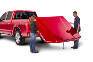 UnderCover 16-18 Chevy Silverado 1500 (19 Legacy) 5.8ft Elite LX Bed Cover - Pull Me Over Red