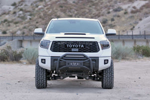 Fabtech 16-19 Toyota Tundra 4WD Trd Pro 4in Perf Sys w/Dlss 2.5 C/Os & Rr Dlss